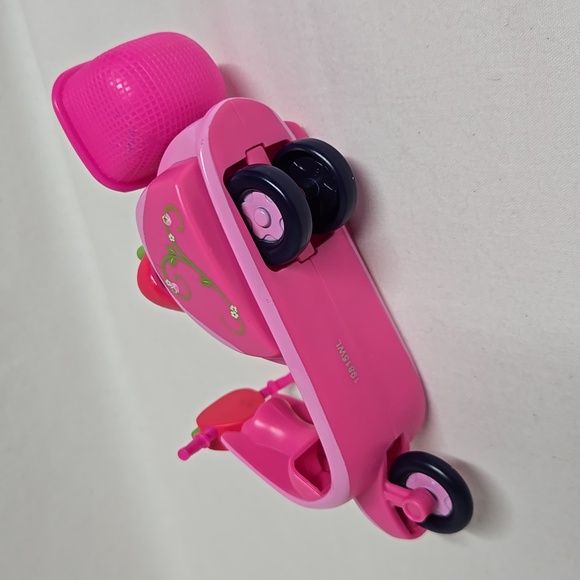 Strawberry Shortcake Scooter Pink Rolling Wheels NICE Condition 2015 TCFC - Picture 7 of 14